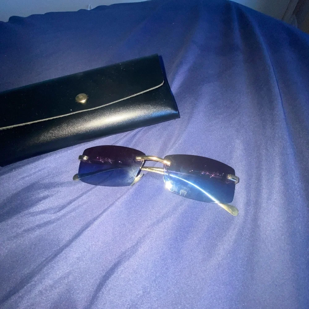 Fashionable Glasses - Picture 3 of 6